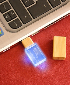 USB קריסטל עם תאורת לד, כולל חריטת לוגו בלייזר