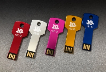 דיסק און קי ממותג בצורת מפתח בצבעים שונים